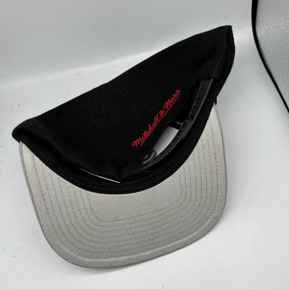 Air Jordan Chicago Bulls NBA Black Red Mitchell & Ness Hat Snapback Cap Men - Picture 4 of 7